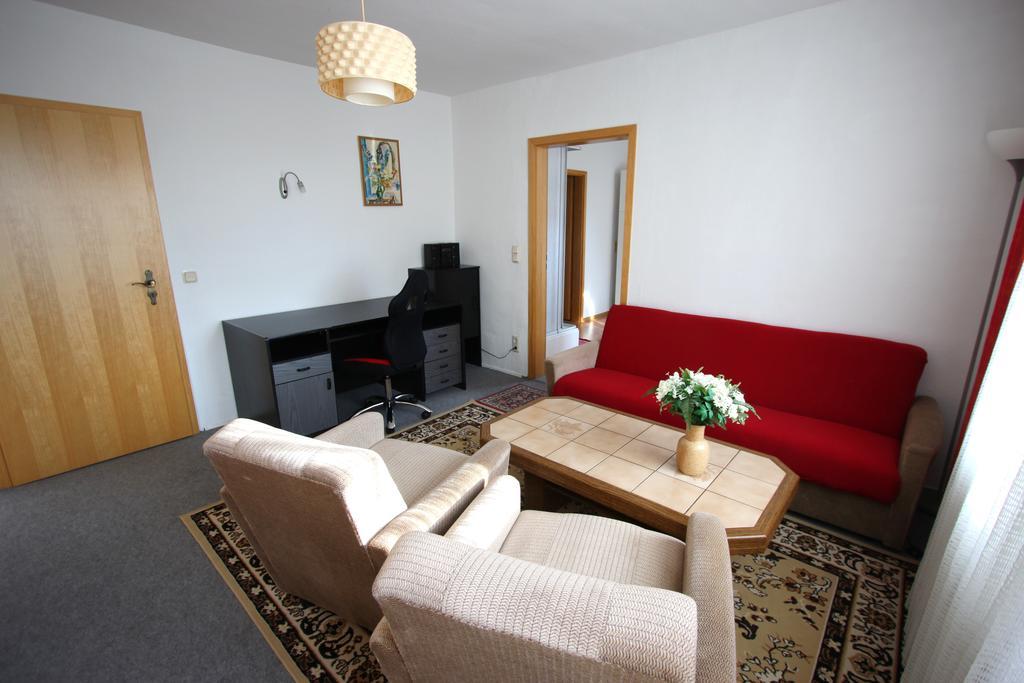 Karin's behagliche Ferienwohnung Benshausen Exterior foto