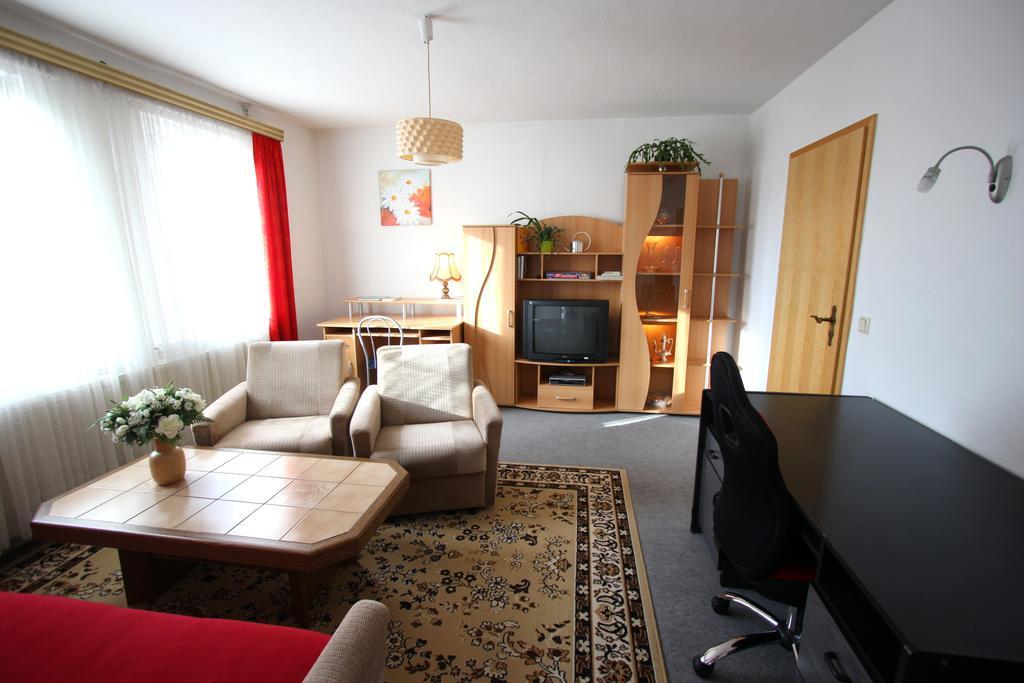 Karin's behagliche Ferienwohnung Benshausen Exterior foto